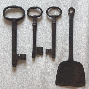 Antique Iron Skeleton Keys - Set of 4 Ranging from 5" to 7"